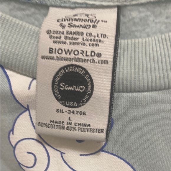 Cinnamon roll Playful Graphic Sweatshirt in Light Blue size large - Picture 4 of 8